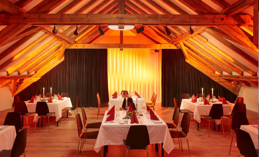 saal_fest_gelb_slider.jpg saal_fest_gelb_slider.jpg